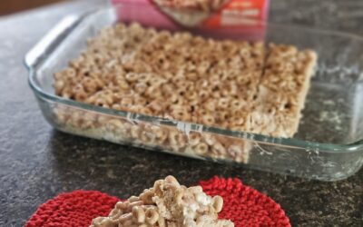Strawberry Banana Cheerios Rice Krispies Squares (Easy No-Bake Treat and only Simple 4-Ingredient Treat)